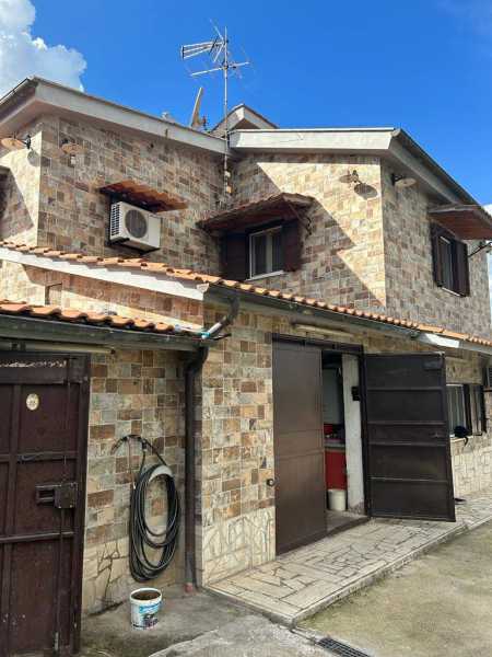 casa indipendente in vendita a Palombara Sabina