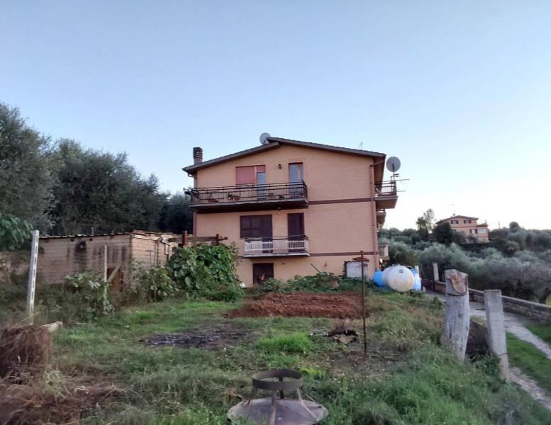 appartamento in vendita a Palombara Sabina in zona Cretone