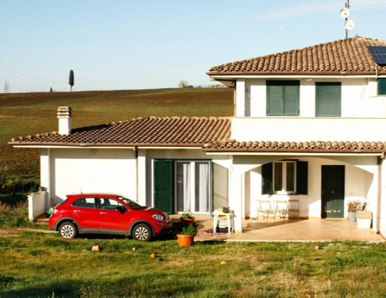 casa indipendente in vendita a Palombara Sabina