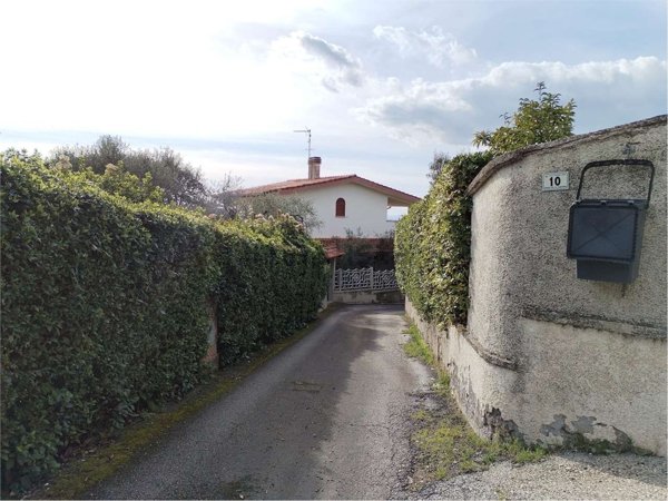 casa indipendente in vendita a Palombara Sabina