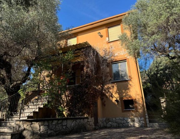 casa indipendente in vendita a Palombara Sabina