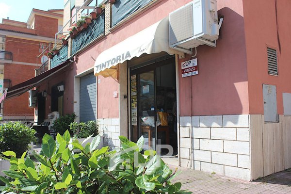 negozio in vendita a Palombara Sabina