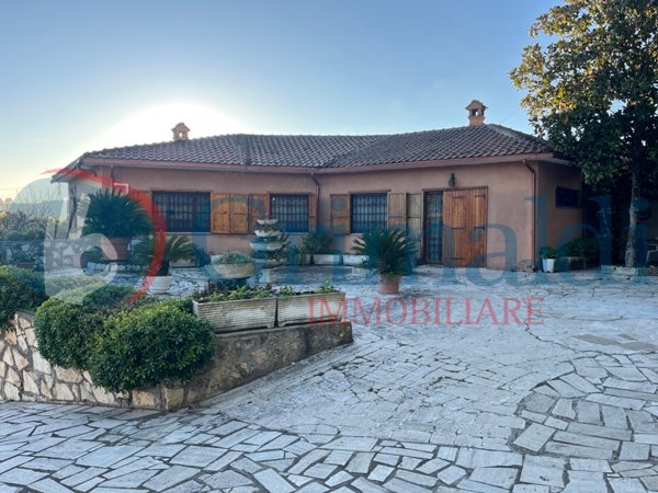 casa indipendente in vendita a Palombara Sabina