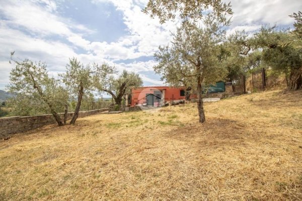 locale di sgombero in vendita a Palombara Sabina