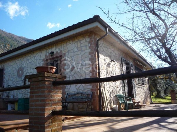 casa indipendente in vendita a Palombara Sabina