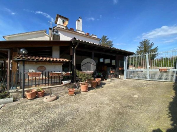 casa indipendente in vendita a Palombara Sabina