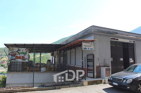 locale commerciale in vendita a Palombara Sabina