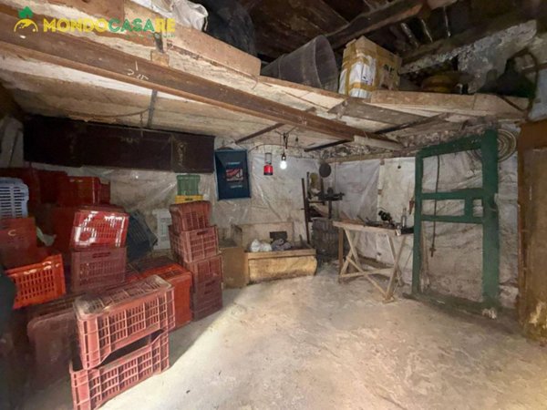 locale di sgombero in vendita a Palombara Sabina
