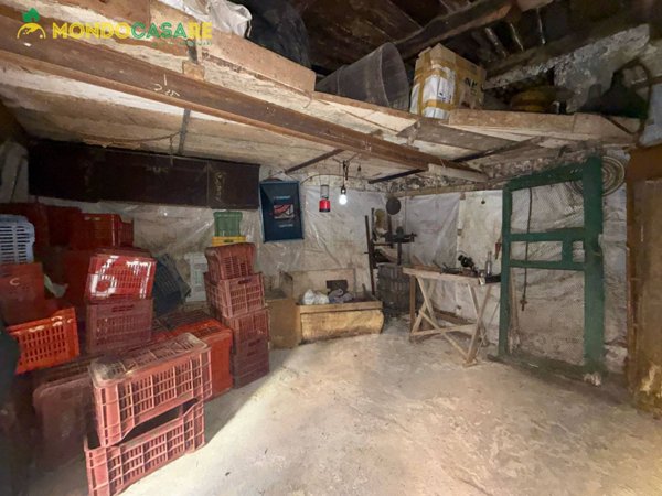 locale di sgombero in vendita a Palombara Sabina