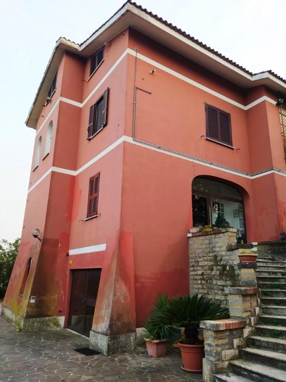 intera palazzina in vendita a Palombara Sabina