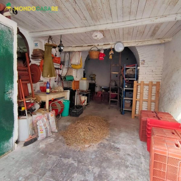 locale di sgombero in vendita a Palombara Sabina