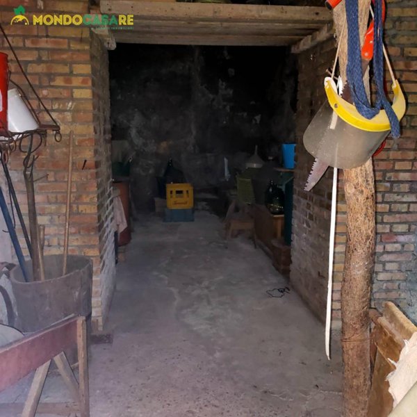 locale di sgombero in vendita a Palombara Sabina