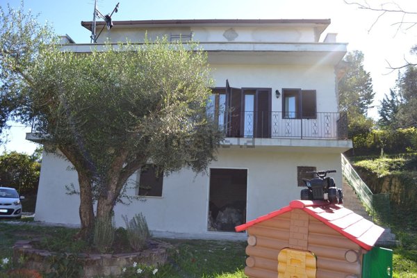 appartamento in vendita a Palombara Sabina