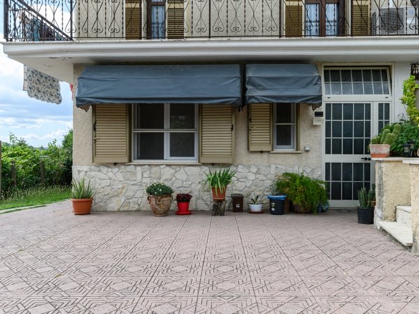 casa indipendente in vendita a Palombara Sabina in zona Cretone