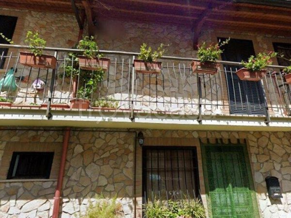 negozio in vendita a Palombara Sabina in zona Cretone