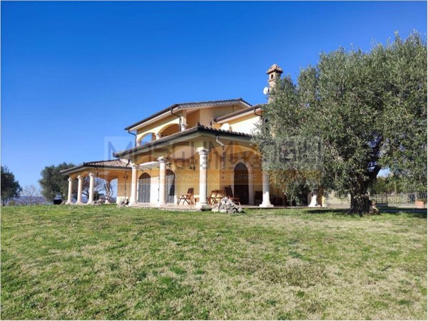 casa indipendente in vendita a Palombara Sabina