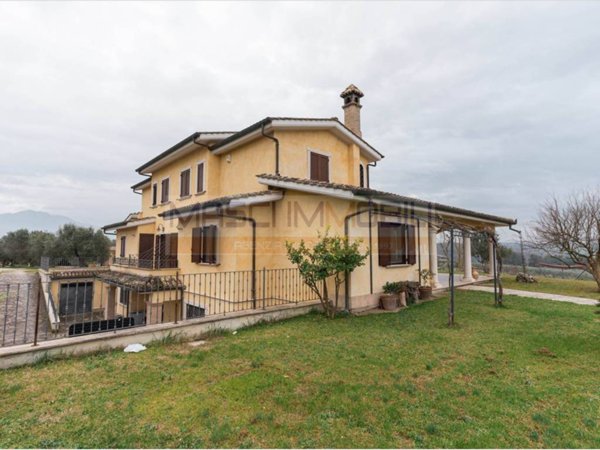 casa indipendente in vendita a Palombara Sabina