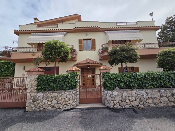 casa indipendente in vendita a Palombara Sabina