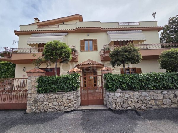 casa indipendente in vendita a Palombara Sabina