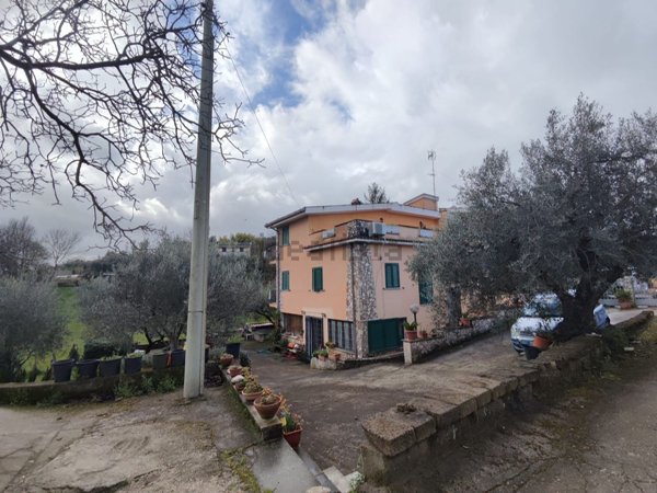 casa indipendente in vendita a Palombara Sabina