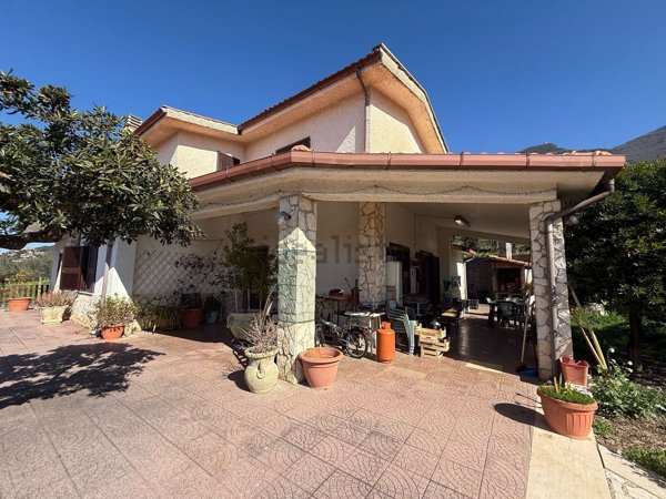 casa indipendente in vendita a Palombara Sabina