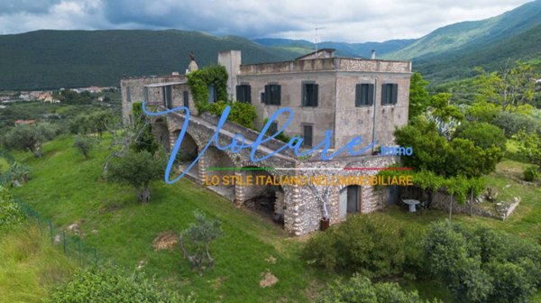 locale di sgombero in vendita a Palombara Sabina