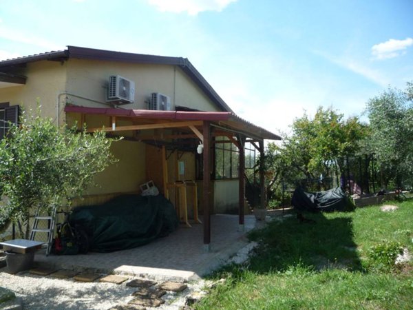 casa indipendente in vendita a Palombara Sabina