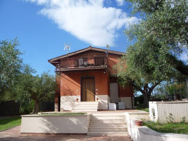 casa indipendente in vendita a Palombara Sabina