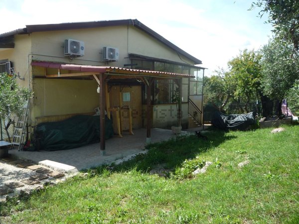 casa indipendente in vendita a Palombara Sabina