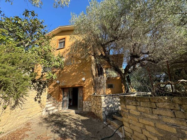 casa indipendente in vendita a Palombara Sabina