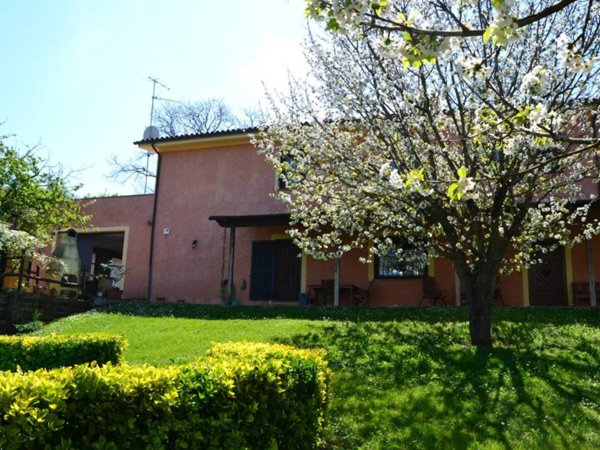 casa indipendente in vendita a Palombara Sabina