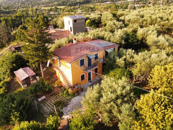 casa indipendente in vendita a Palombara Sabina
