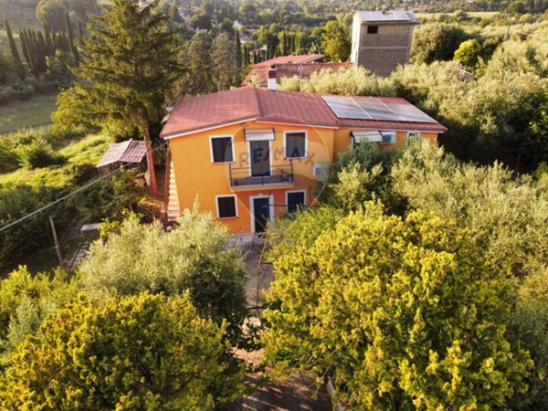 casa indipendente in vendita a Palombara Sabina