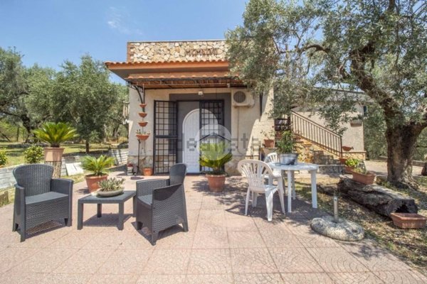 casa indipendente in vendita a Palombara Sabina