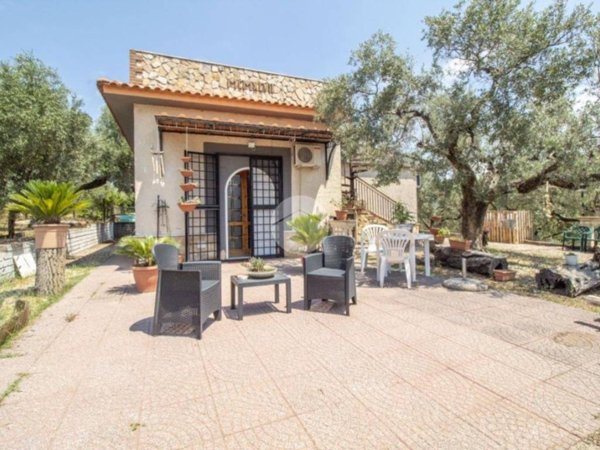 casa indipendente in vendita a Palombara Sabina