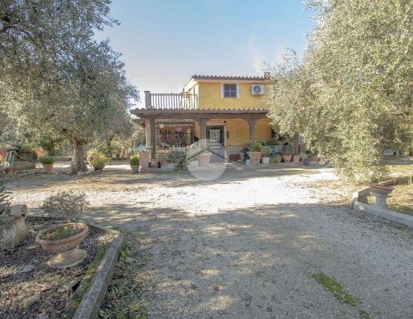 casa indipendente in vendita a Palombara Sabina
