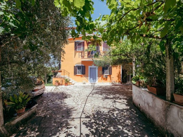 casa indipendente in vendita a Palombara Sabina