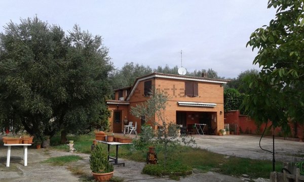 casa indipendente in vendita a Palombara Sabina