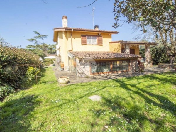 casa indipendente in vendita a Palombara Sabina