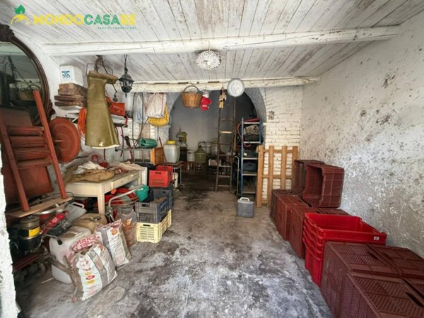 locale di sgombero in vendita a Palombara Sabina