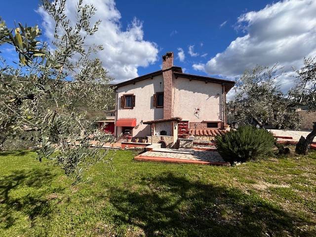 casa indipendente in vendita a Palombara Sabina