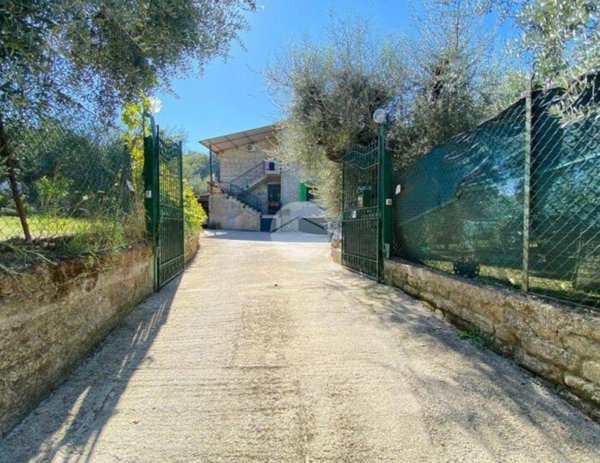 casa indipendente in vendita a Palombara Sabina in zona Cretone
