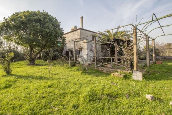 casa indipendente in vendita a Palombara Sabina in zona Cretone