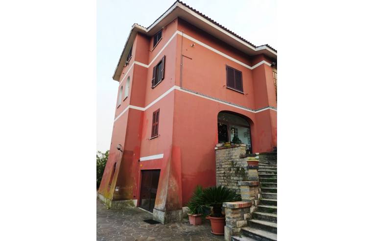 intera palazzina in vendita a Palombara Sabina