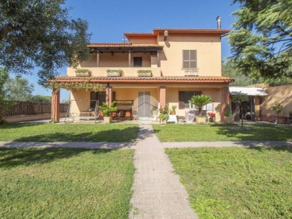 casa indipendente in vendita a Palombara Sabina