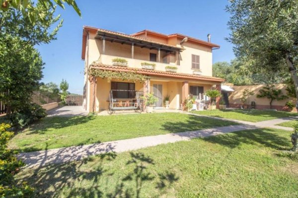 casa indipendente in vendita a Palombara Sabina