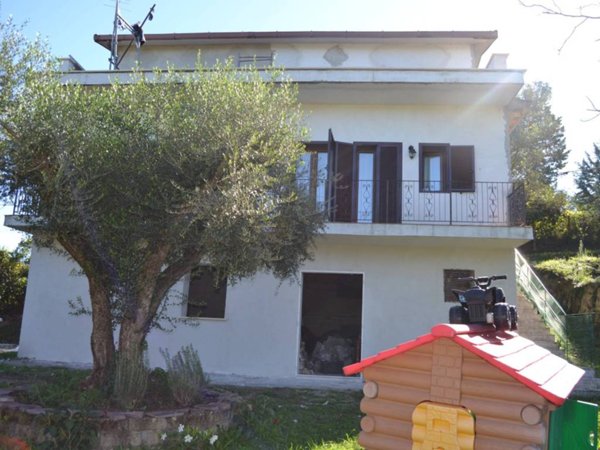 casa indipendente in vendita a Palombara Sabina in zona Cretone