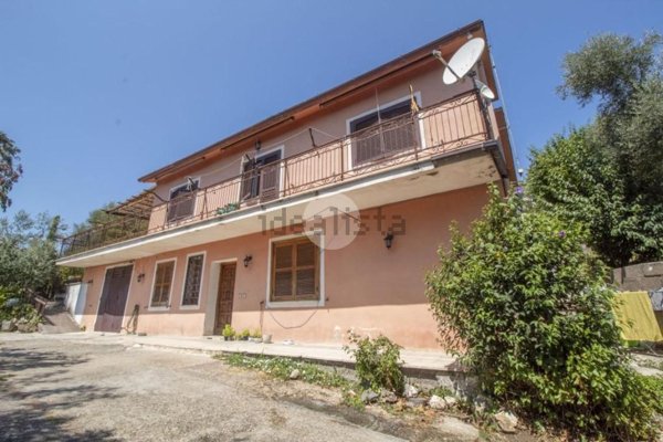 casa indipendente in vendita a Palombara Sabina