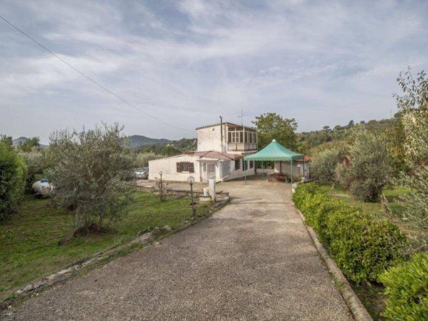 casa indipendente in vendita a Palombara Sabina