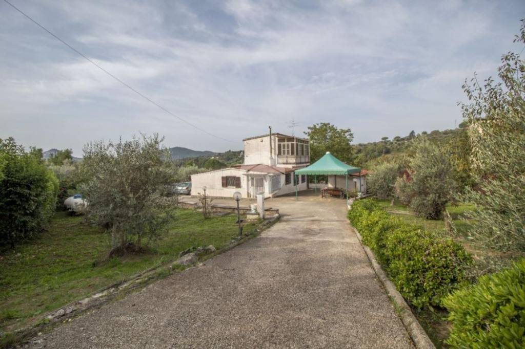 casa indipendente in vendita a Palombara Sabina